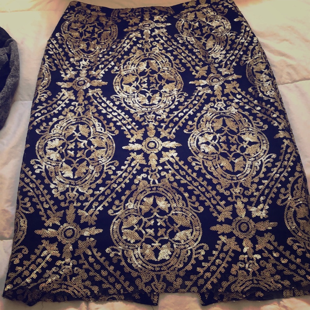 Eva Mendes black and gold sequins pencil skirt